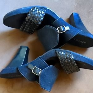 Aerosols slide sandals